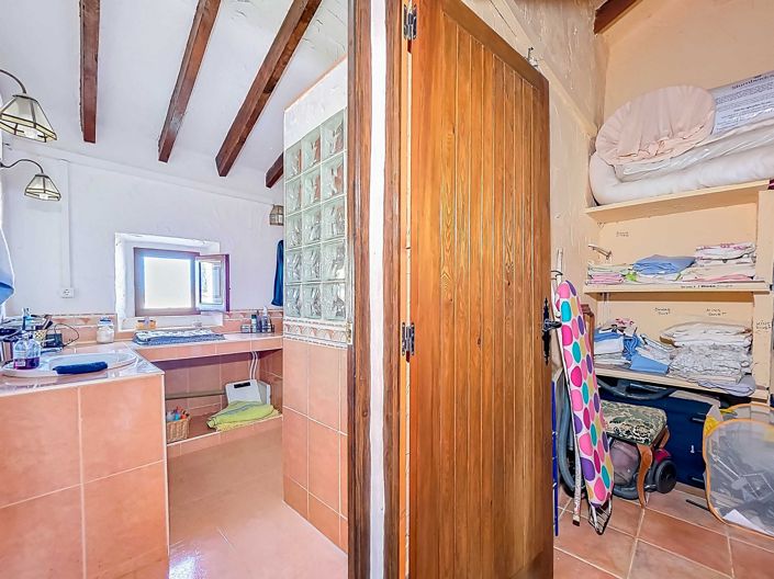 Image No.31-6 Bed Country House for sale