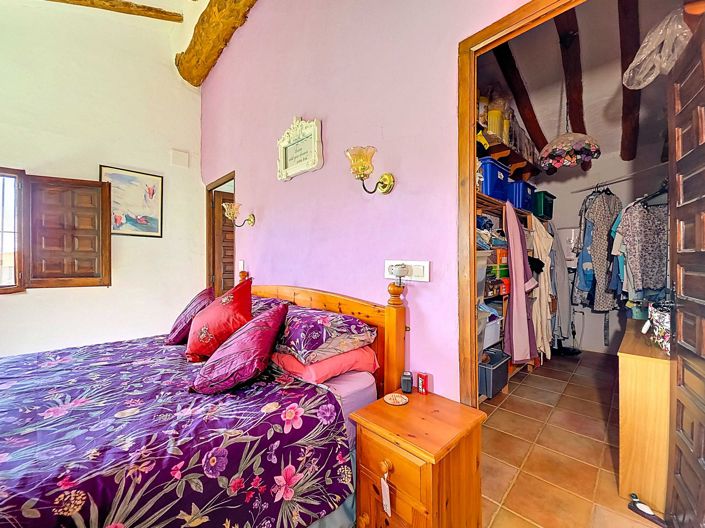 Image No.38-6 Bed Country House for sale