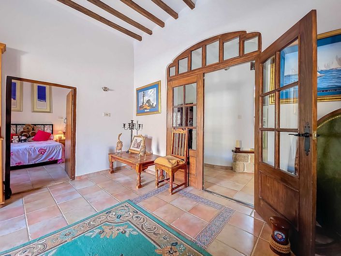 Image No.7-6 Bed Country House for sale