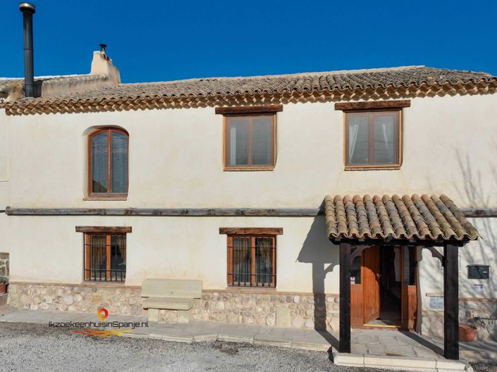 Image No.1-4 Bed Townhouse for sale