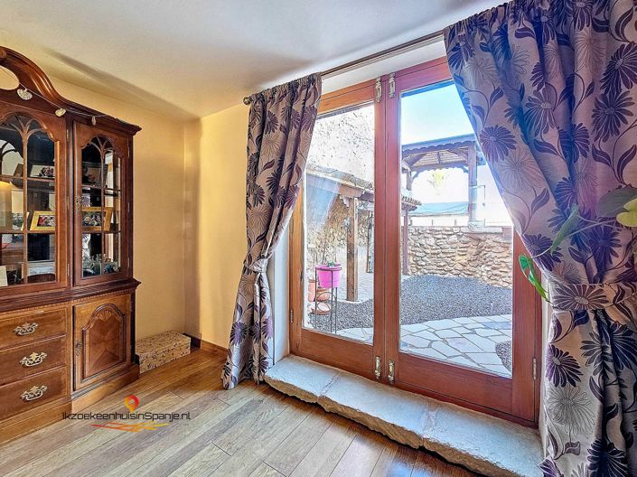 Image No.14-4 Bed Townhouse for sale