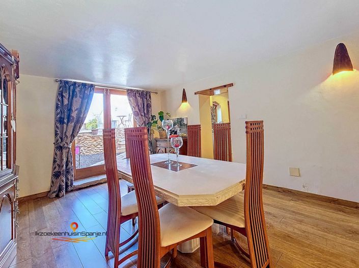 Image No.16-4 Bed Townhouse for sale