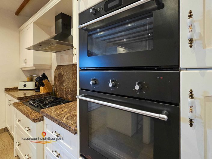 Image No.23-4 Bed Townhouse for sale