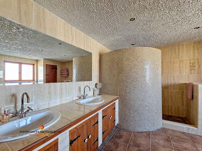 Image No.48-4 Bed Townhouse for sale