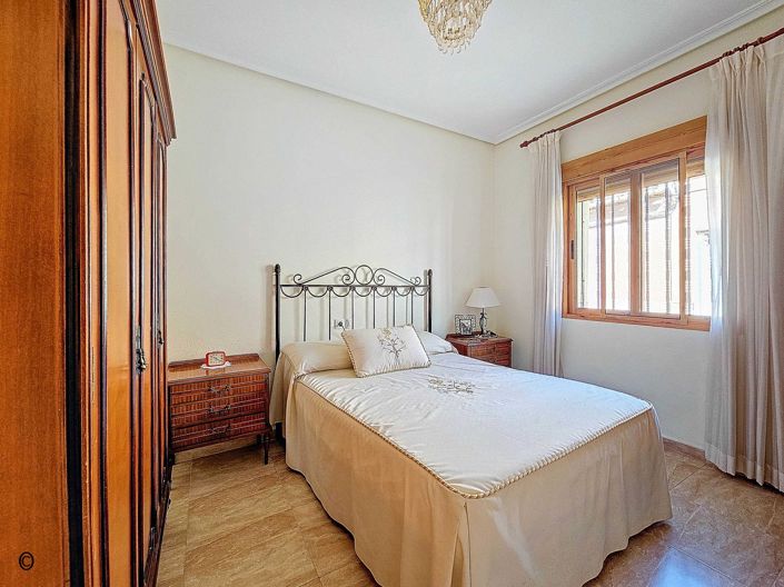 Image No.21-3 Bed Townhouse for sale