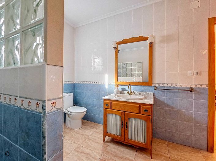 Image No.23-3 Bed Townhouse for sale