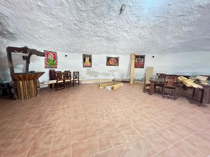 Image No.15-7 Bed Commercial for sale