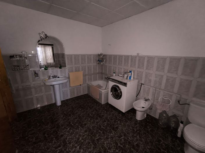 Image No.22-5 Bed Country House for sale