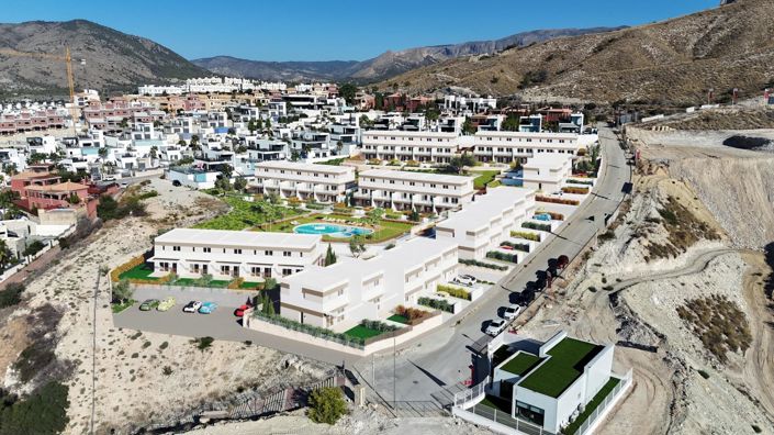 Image No.15-3 Bed Townhouse for sale