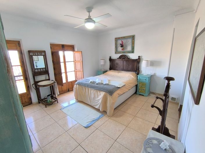 Image No.17-5 Bed Townhouse for sale