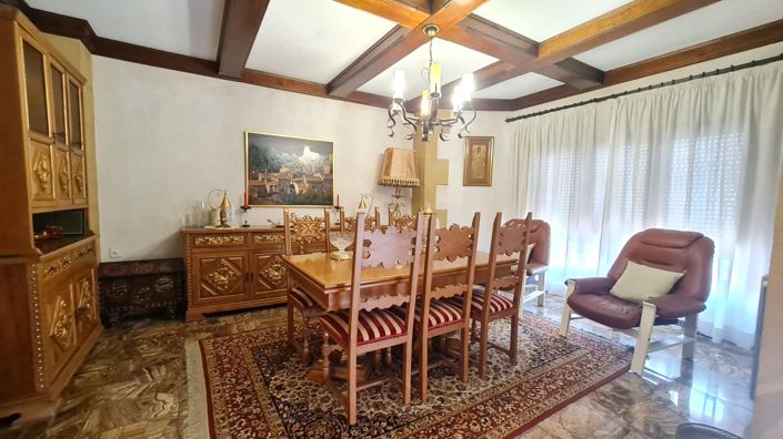Image No.2-4 Bed Townhouse for sale