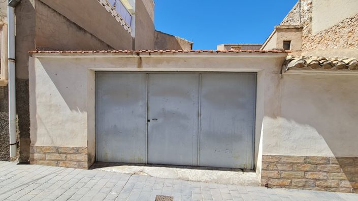 Image No.19-4 Bed Townhouse for sale