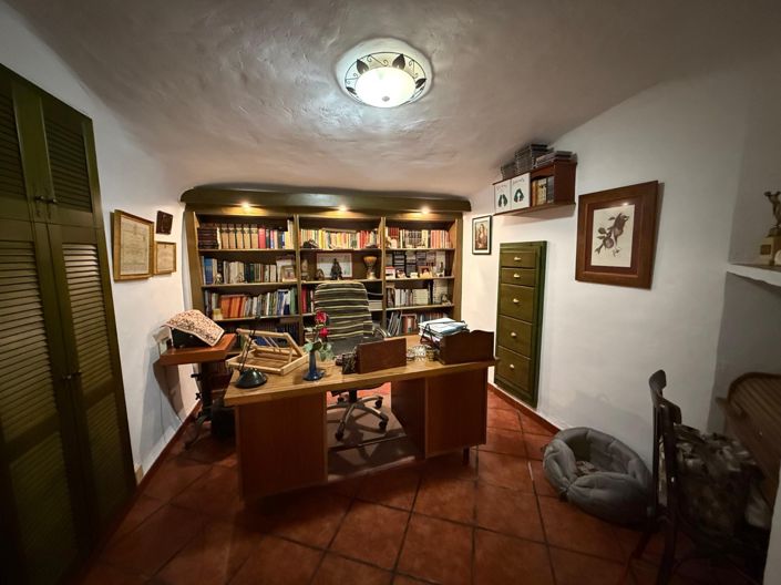 Image No.11-5 Bed Country House for sale