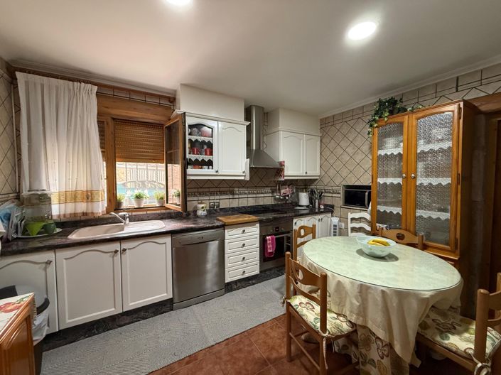 Image No.5-Maison de campagne de 5 chambres à vendre à Elda