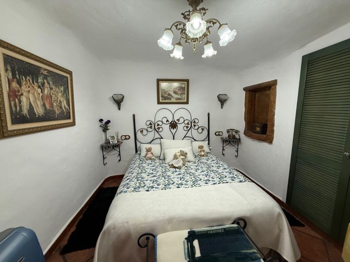 Image No.7-5 Bed Country House for sale