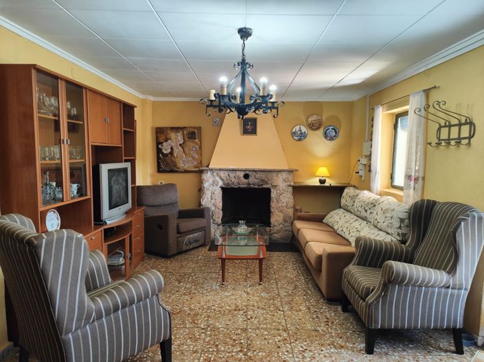 Image No.6-4 Bed Country House for sale