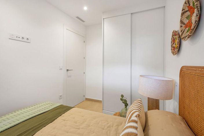 Image No.25-2 Bed Apartment for sale