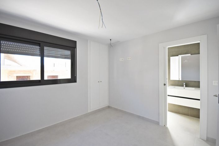 Image No.22-3 Bed Villa for sale