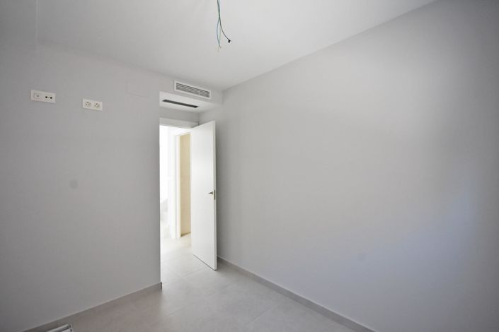 Image No.34-3 Bed Villa for sale