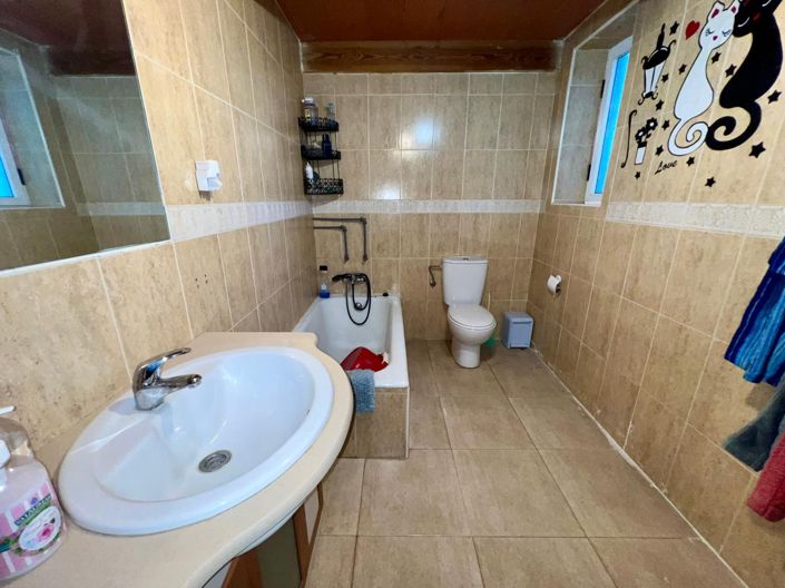 Image No.10-4 Bed Country House for sale