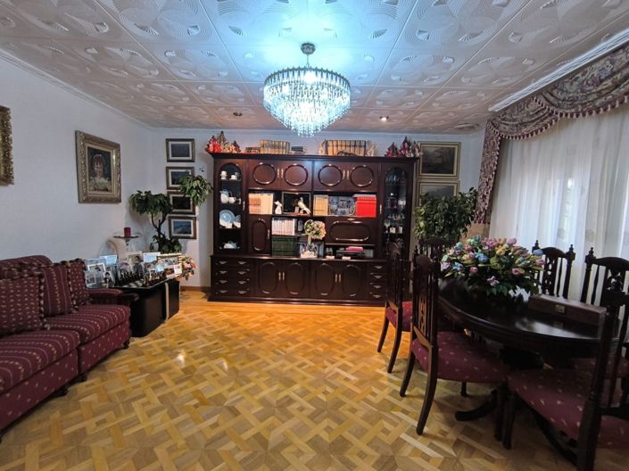 Image No.5-Villa de 4 chambres à vendre à Sax