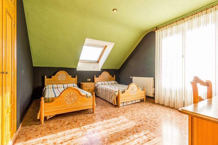 Image No.12-7 Bed Villa for sale