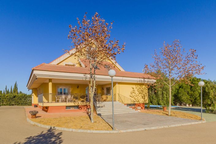 Image No.2-7 Bed Villa for sale