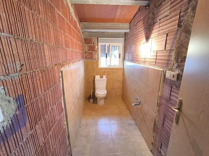 Image No.9-6 Bed Country House for sale