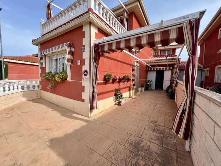 Image No.19-3 Bed Townhouse for sale