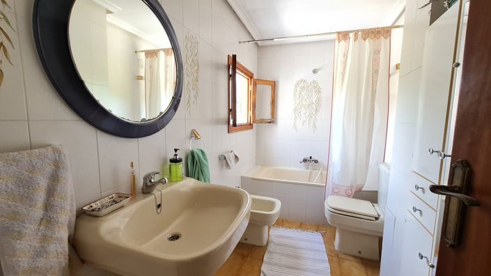 Image No.15-8 Bed Country House for sale