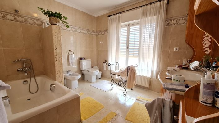 Image No.16-8 Bed Country House for sale