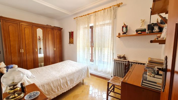 Image No.41-8 Bed Country House for sale