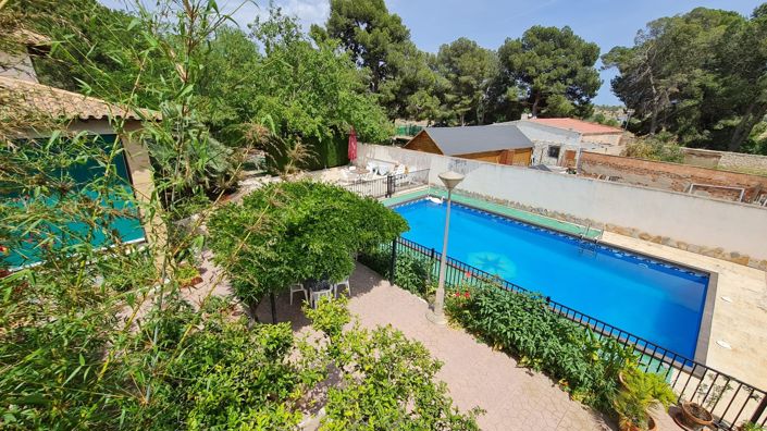 Image No.5-8 Bed Country House for sale