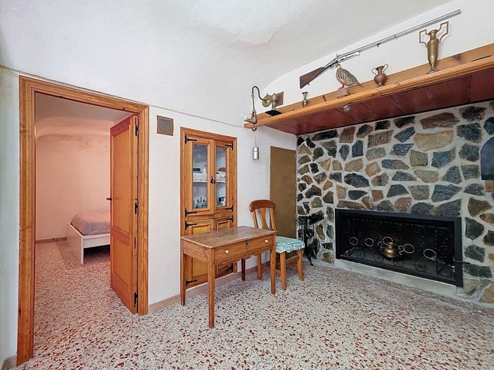 Image No.14-4 Bed Property for sale