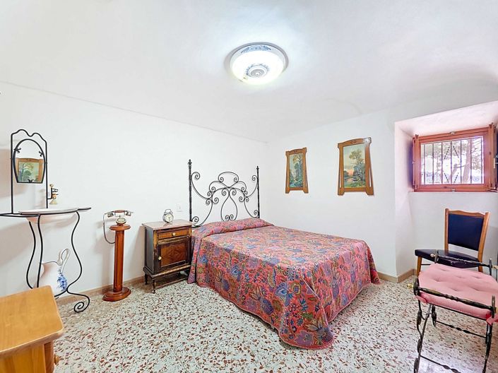 Image No.28-4 Bed Property for sale