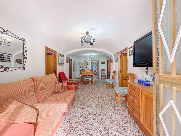 Image No.7-4 Bed Property for sale