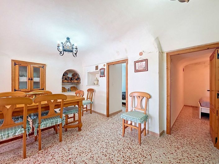 Image No.9-4 Bed Property for sale