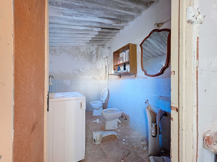 Image No.17-6 Bed Townhouse for sale