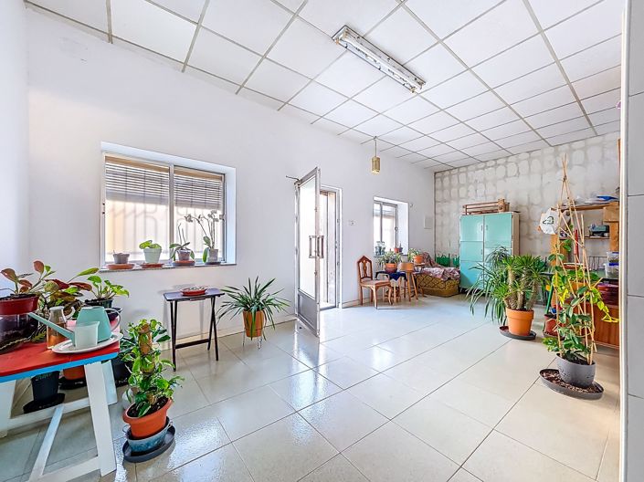 Image No.2-8 Bed Townhouse for sale