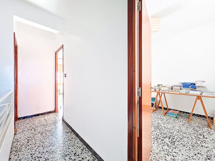 Image No.20-8 Bed Townhouse for sale