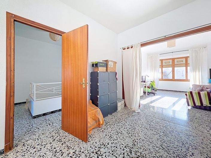 Image No.21-8 Bed Townhouse for sale