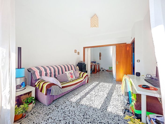 Image No.23-8 Bed Townhouse for sale