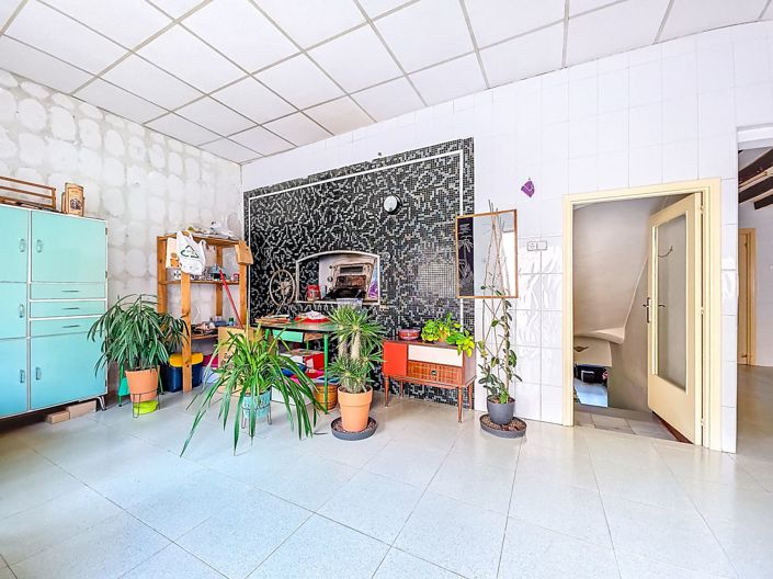 Image No.3-8 Bed Townhouse for sale