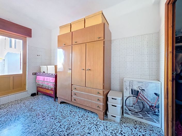 Image No.31-8 Bed Townhouse for sale