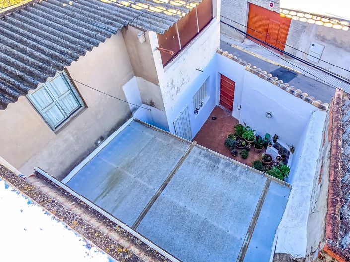 Image No.35-8 Bed Townhouse for sale