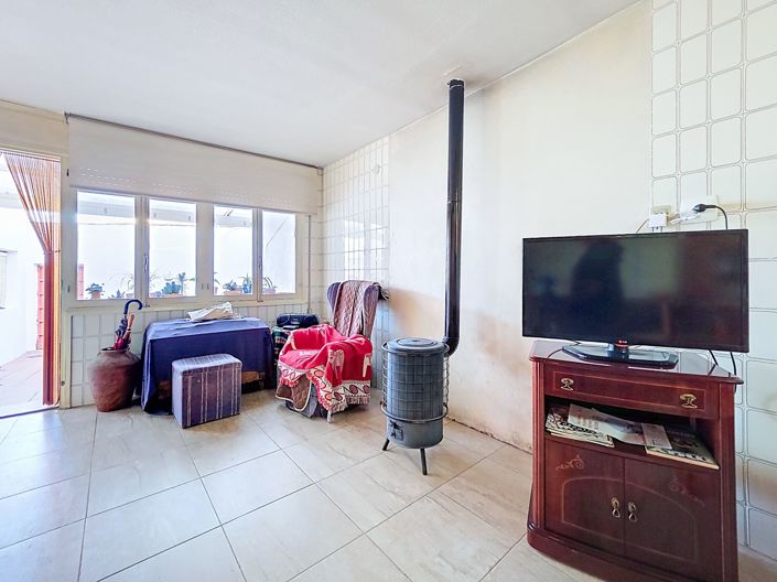 Image No.40-8 Bed Townhouse for sale