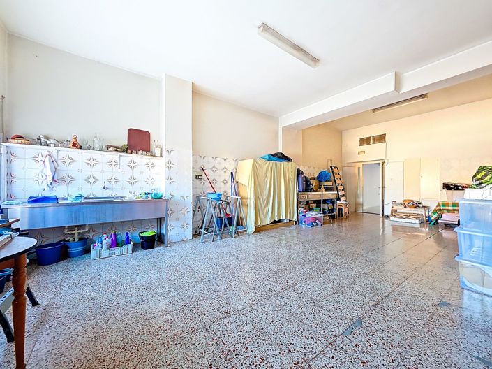 Image No.9-8 Bed Townhouse for sale