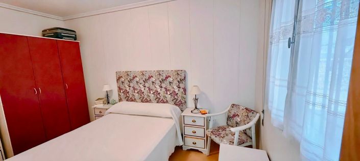 Image No.15-3 Bed Country House for sale