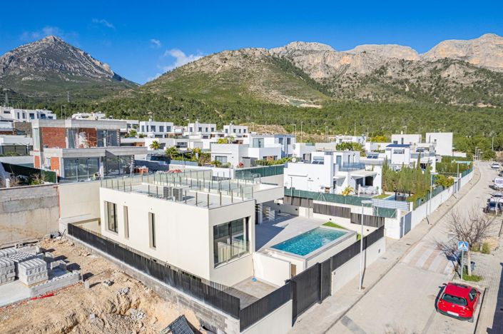 Image No.37-4 Bed Villa for sale