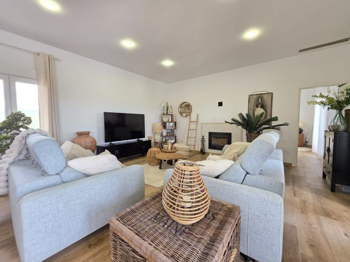 Image No.3-4 Bed Villa for sale